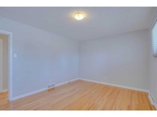 3503 41 Street Sw, Calgary, AB - Indoor Photo Showing Other Room