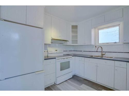 3503 41 Street Sw, Calgary, AB - Indoor Photo Showing Kitchen With Double Sink