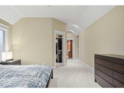 2915 14 Avenue Nw, Calgary, AB - Indoor Photo Showing Bedroom