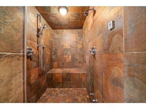 2915 14 Avenue Nw, Calgary, AB - Indoor Photo Showing Bathroom