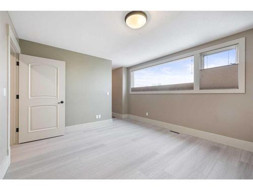 2433 29 Avenue Sw, Calgary, AB - Indoor Photo Showing Other Room