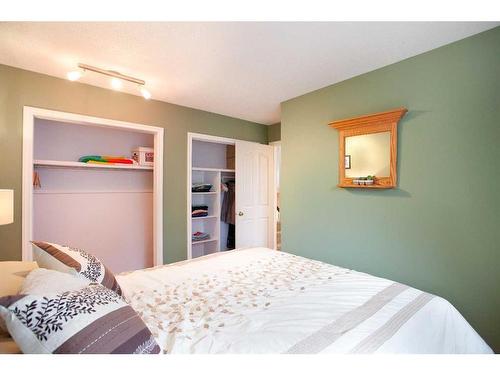953 Ranchview Crescent Nw, Calgary, AB - Indoor Photo Showing Bedroom