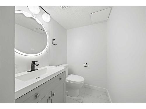 7 Whitmire Road Ne, Calgary, AB - Indoor Photo Showing Bathroom