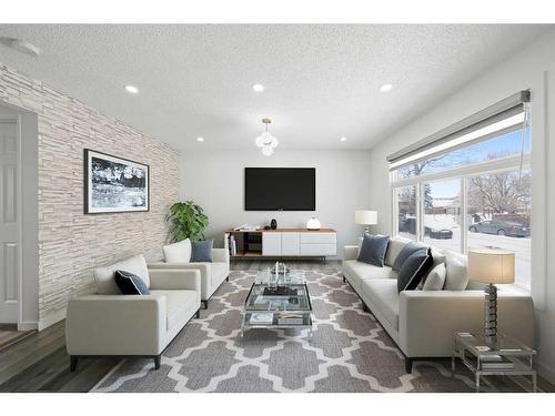 7 Whitmire Road Ne, Calgary, AB - Indoor Photo Showing Living Room