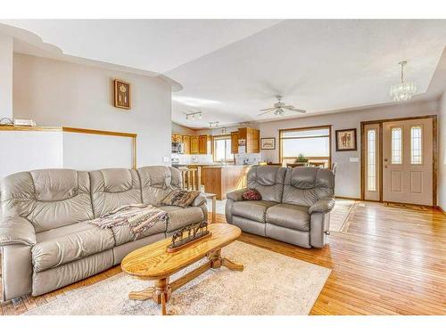 264104 594 Avenue East, Rural Foothills County, AB - Indoor Photo Showing Living Room