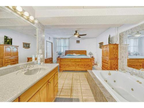 264104 594 Avenue East, Rural Foothills County, AB - Indoor Photo Showing Bathroom