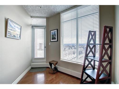 902-1726 14 Avenue Nw, Calgary, AB - Indoor Photo Showing Other Room