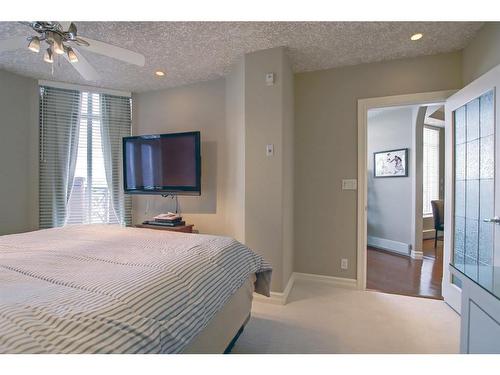 902-1726 14 Avenue Nw, Calgary, AB - Indoor Photo Showing Bedroom