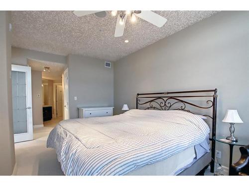 902-1726 14 Avenue Nw, Calgary, AB - Indoor Photo Showing Bedroom