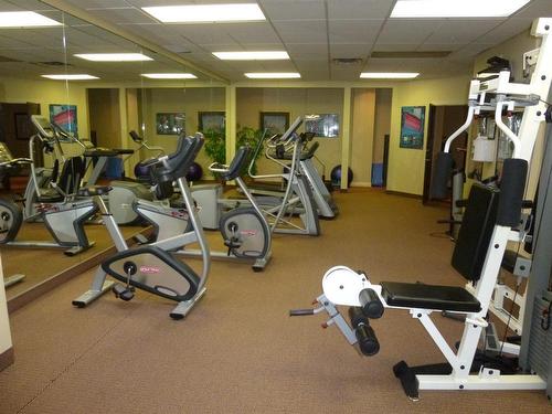 902-1726 14 Avenue Nw, Calgary, AB - Indoor Photo Showing Gym Room