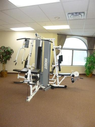 902-1726 14 Avenue Nw, Calgary, AB - Indoor Photo Showing Gym Room