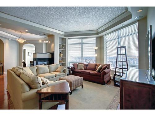 902-1726 14 Avenue Nw, Calgary, AB - Indoor Photo Showing Living Room