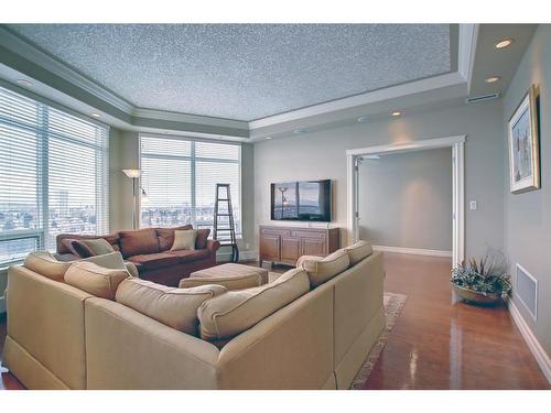 902-1726 14 Avenue Nw, Calgary, AB - Indoor Photo Showing Living Room