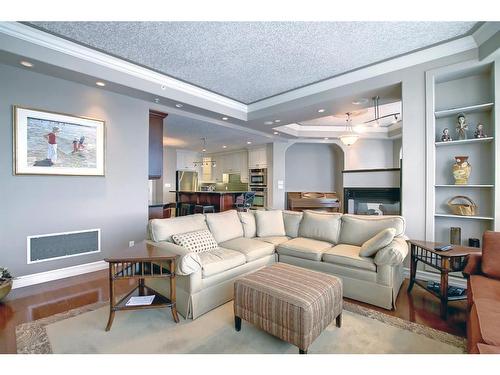 902-1726 14 Avenue Nw, Calgary, AB - Indoor Photo Showing Living Room