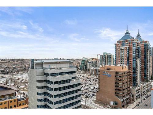 1807-1025 5 Avenue Sw, Calgary, AB - Outdoor With View