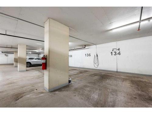 1807-1025 5 Avenue Sw, Calgary, AB - Indoor Photo Showing Garage