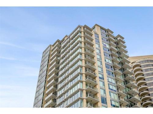 1807-1025 5 Avenue Sw, Calgary, AB - Outdoor With Balcony With Facade