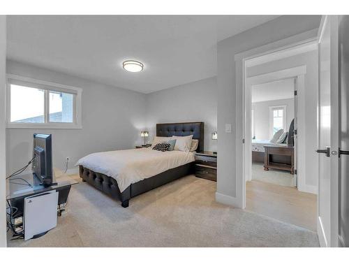 307 Stonemere Bay, Chestermere, AB - Indoor Photo Showing Bedroom