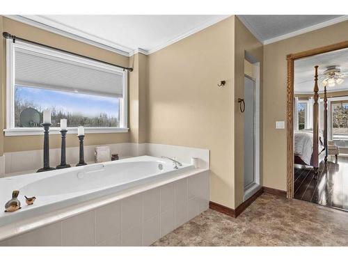 515 Bearspaw Village Ridge, Rural Rocky View County, AB - Indoor Photo Showing Bathroom