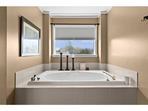 515 Bearspaw Village Ridge, Rural Rocky View County, AB - Indoor Photo Showing Bathroom