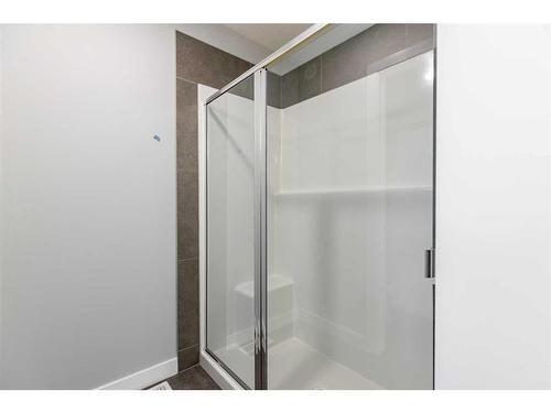 90 Saddlebred Place, Cochrane, AB - Indoor Photo Showing Bathroom