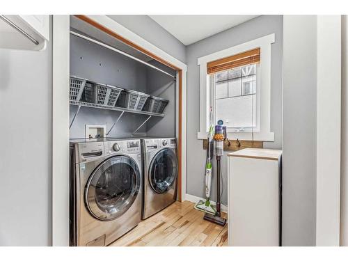 159 Evanscove Heights Nw, Calgary, AB - Indoor Photo Showing Laundry Room