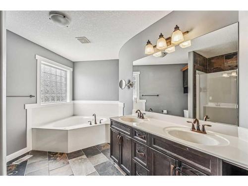 159 Evanscove Heights Nw, Calgary, AB - Indoor Photo Showing Bathroom