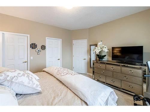 89-99 Christie Point, Calgary, AB - Indoor Photo Showing Bedroom