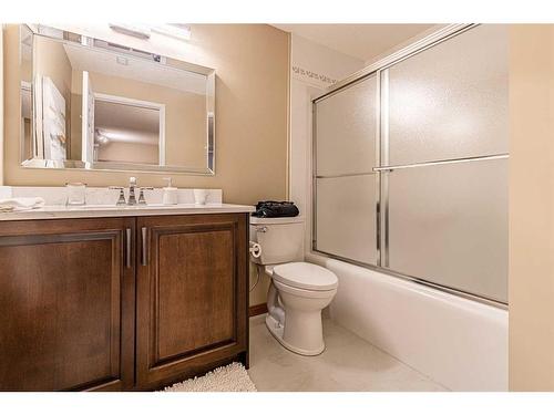 89-99 Christie Point, Calgary, AB - Indoor Photo Showing Bathroom