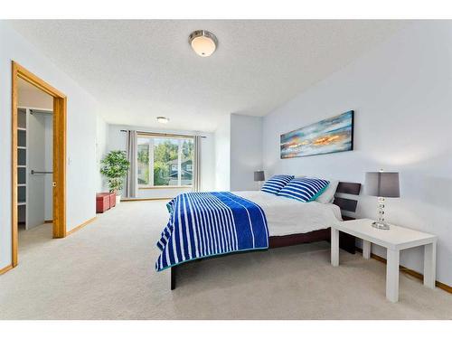 145 Macewan Park Rise Nw, Calgary, AB - Indoor Photo Showing Bedroom