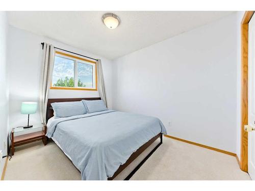 145 Macewan Park Rise Nw, Calgary, AB - Indoor Photo Showing Bedroom