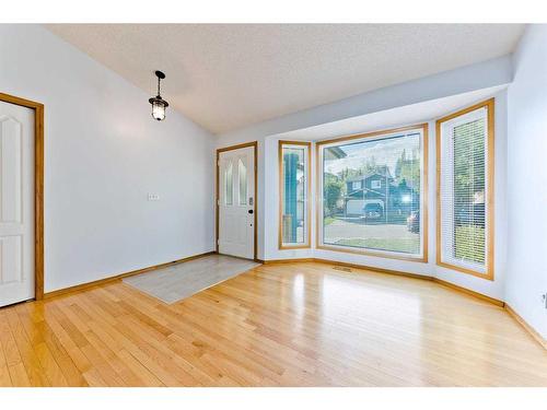 145 Macewan Park Rise Nw, Calgary, AB - Indoor Photo Showing Other Room