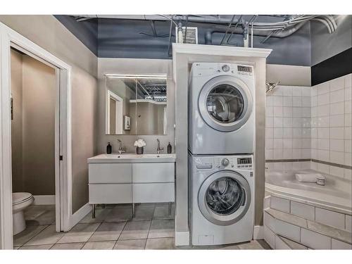 200-610 17 Avenue Sw, Calgary, AB - Indoor Photo Showing Laundry Room