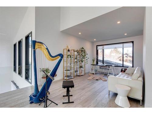 2904 Toronto Crescent Nw, Calgary, AB - Indoor Photo Showing Gym Room
