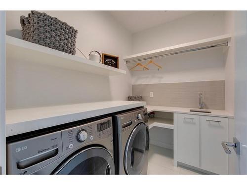 2904 Toronto Crescent Nw, Calgary, AB - Indoor Photo Showing Laundry Room