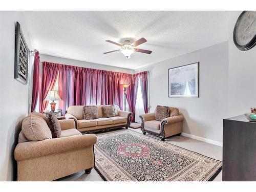 37 Everwillow Park Sw, Calgary, AB - Indoor Photo Showing Living Room