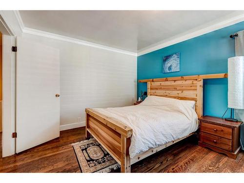 1328 7A Street Nw, Calgary, AB - Indoor Photo Showing Bedroom