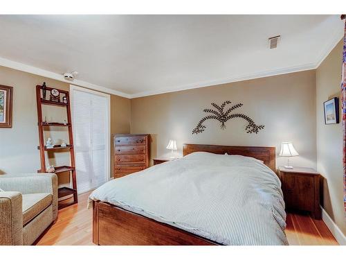 1328 7A Street Nw, Calgary, AB - Indoor Photo Showing Bedroom
