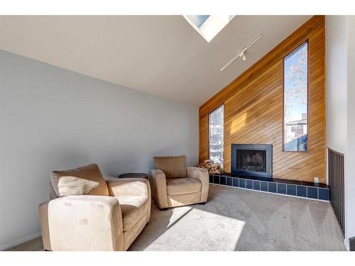 215 2 Avenue Ne, Calgary, AB - Indoor Photo Showing Living Room With Fireplace