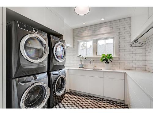 4507 4A Street Sw, Calgary, AB - Indoor Photo Showing Laundry Room