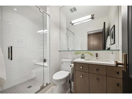 4507 4A Street Sw, Calgary, AB - Indoor Photo Showing Bathroom