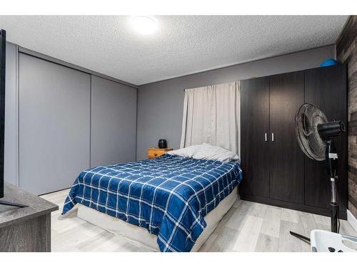 31138 Highway 791, Rural Mountain View County, AB - Indoor Photo Showing Bedroom
