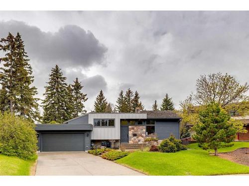 20 Varbay Place Nw, Calgary, AB - Outdoor With Facade