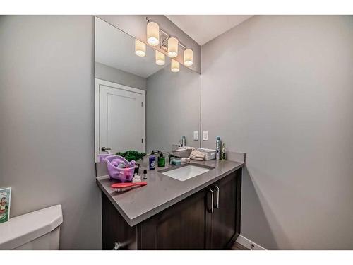 207-200 Shawnee Square Sw, Calgary, AB - Indoor Photo Showing Bathroom