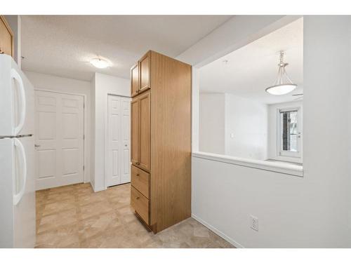 2103-928 Arbour Lake Road Nw, Calgary, AB - Indoor Photo Showing Other Room