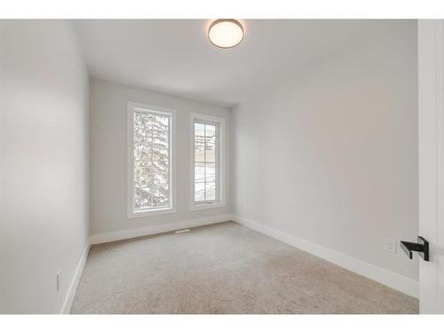 928 33A Street Nw, Calgary, AB - Indoor Photo Showing Other Room