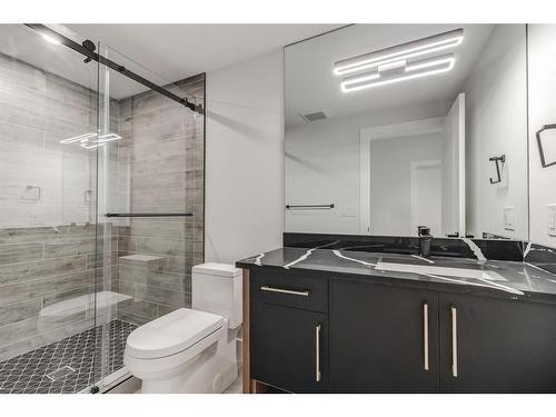928 33A Street Nw, Calgary, AB - Indoor Photo Showing Bathroom