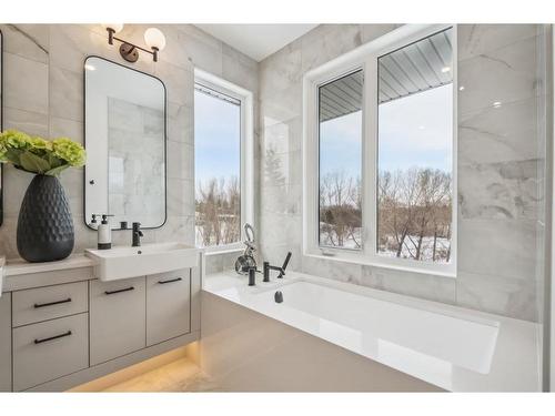 2309 13 Street Nw, Calgary, AB - Indoor Photo Showing Bathroom