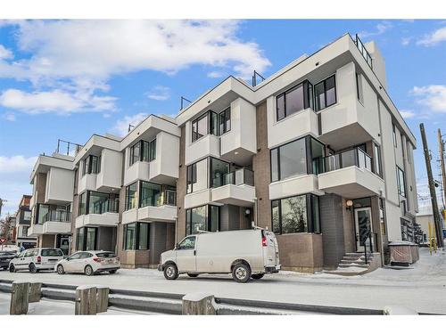 2309 13 Street Nw, Calgary, AB - Outdoor With Balcony With Facade