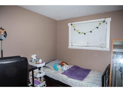 6115 Penbrooke Drive Se, Calgary, AB - Indoor Photo Showing Bedroom